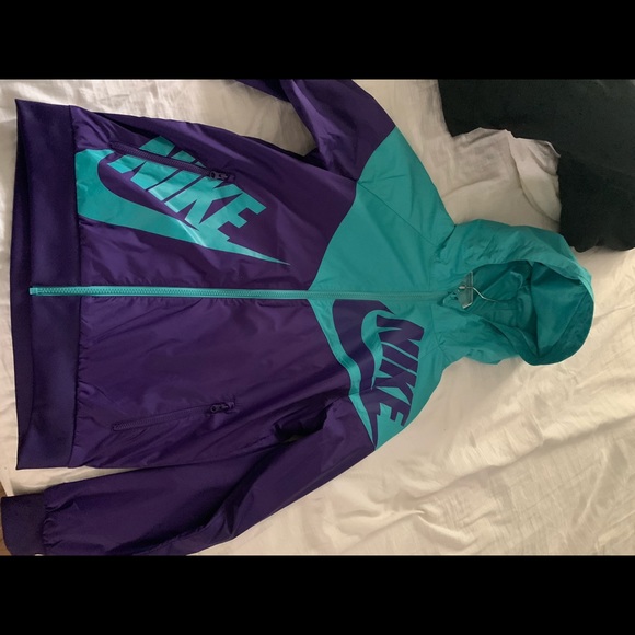 Nike Windbreaker - Picture 1 of 7